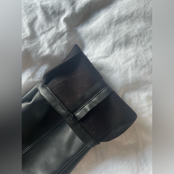 Faux leather black pants - Picture 3 of 4